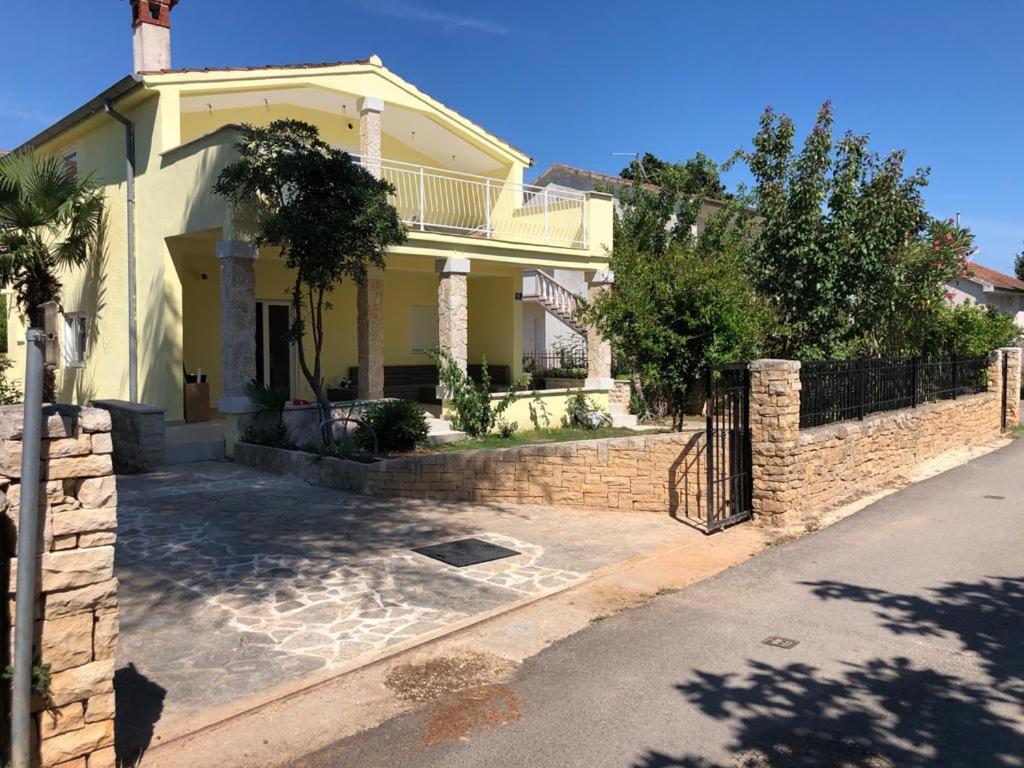 Five Bedroom House Near Sandy Beach Villa Major メドゥリン エクステリア 写真