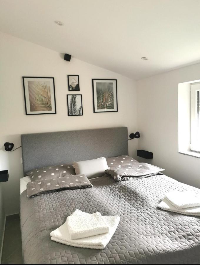 Five Bedroom House Near Sandy Beach Villa Major メドゥリン エクステリア 写真
