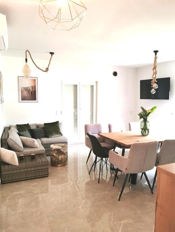 Five Bedroom House Near Sandy Beach Villa Major メドゥリン エクステリア 写真